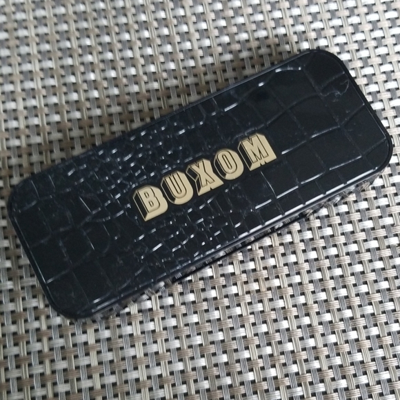 Buxom Customizable eyeshadow palette - Picture 1 of 3